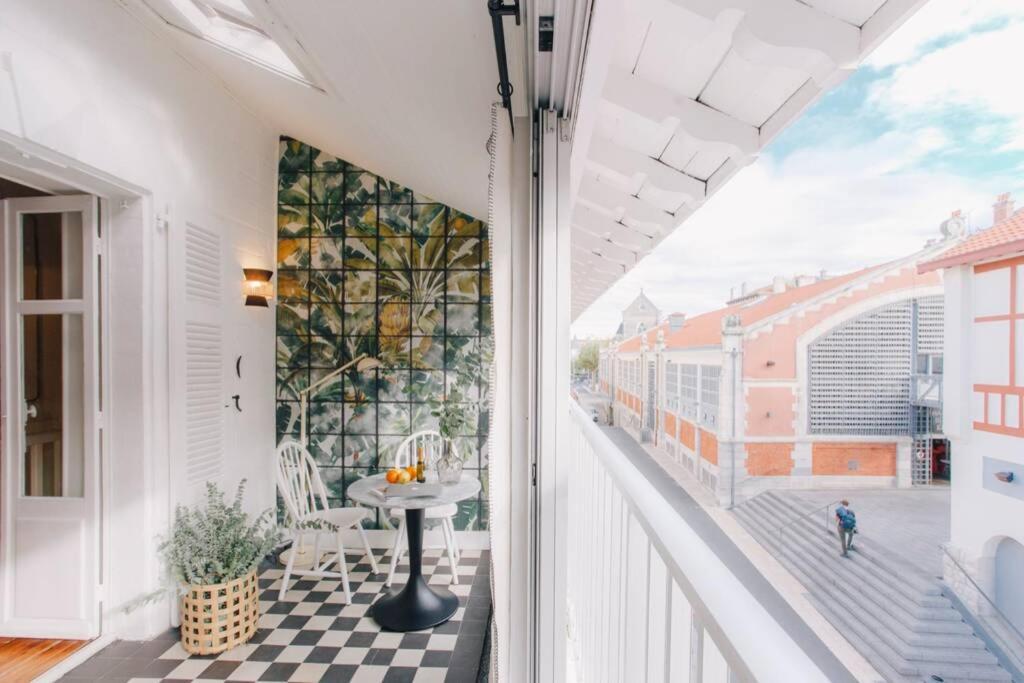 Appartement Duplex cœur des HALLES! Belle terrasse et PARKING à Biarritz Extérieur photo